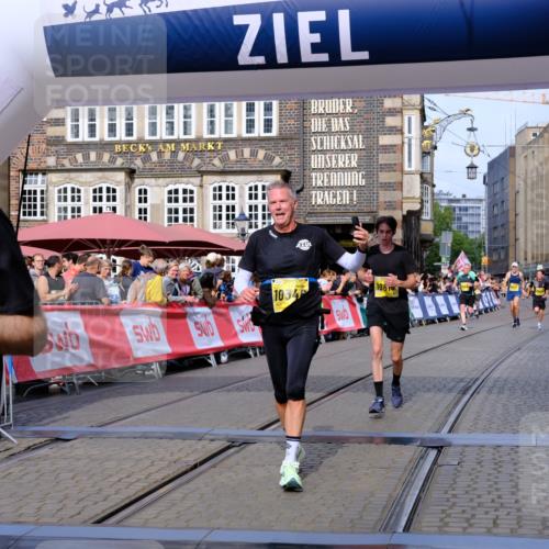 13.09.2026 - 21. swb-Marathon Bremen Tim E. http://msf.ph/oto/10301578 13.09.2026 10:43:41 Ziel 10328, 10346, 10456, 10618, 11468, 11607, 11826, 12406, 12469 meine-sportfotos.de