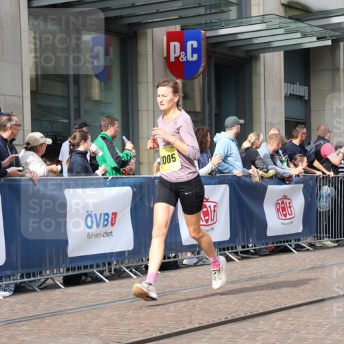 13.09.2026 - 21. swb-Marathon Bremen Strokosch-Dieckow http://msf.ph/oto/10301592 13.09.2026 10:49:50 Ziel 10170, 10452, 10593, 10876, 11005, 11111, 11128, 11178, 11415, 11497, 11499, 12240, 12269, 12380, 12510, 10508, 10709, 10835, 10910, 10966, 11005, 11007, 11035, 11092, 11183, 11717, 12380 meine-sportfotos.de