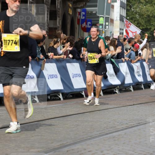 13.09.2026 - 21. swb-Marathon Bremen Strokosch-Dieckow http://msf.ph/oto/10301681 13.09.2026 10:50:46 Ziel 10170, 10233, 10525, 10840, 10923, 11178, 11276, 11497, 11499, 11622, 11664, 11680, 11742, 12045, 12078, 12269, 12447, 13562, 10200, 10537, 11076, 11087, 11170, 11625, 11626, 11961, 12004, 12179, 12303, 12351, 12407, 12560 meine-sportfotos.de