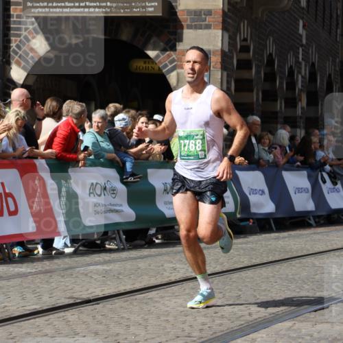 13.09.2026 - 21. swb-Marathon Bremen Strokosch-Dieckow http://msf.ph/oto/10301726 13.09.2026 12:52:31 Ziel 959, 1357, 553, 8729 meine-sportfotos.de