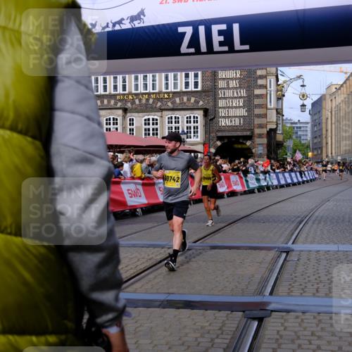 13.09.2026 - 21. swb-Marathon Bremen Tim E. http://msf.ph/oto/10301778 13.09.2026 10:43:53 Ziel 10328, 10618, 10742, 11468, 11607, 11826, 13509 meine-sportfotos.de