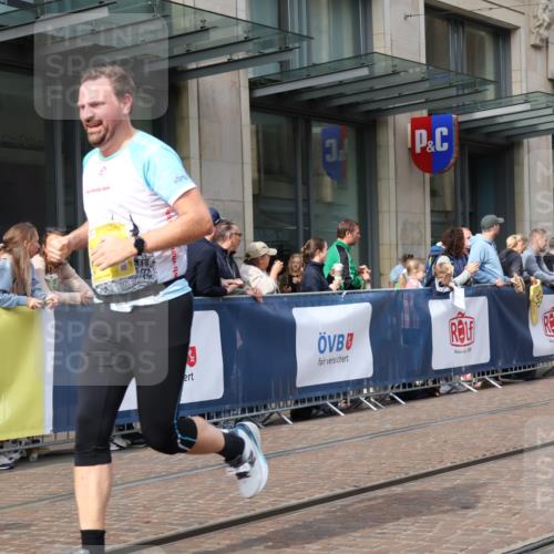 13.09.2026 - 21. swb-Marathon Bremen Strokosch-Dieckow http://msf.ph/oto/10301783 13.09.2026 10:49:59 Ziel 10170, 10233, 10525, 10840, 10876, 10923, 11111, 11128, 11178, 11497, 11499, 11622, 11680, 12045, 12078, 12240, 12269, 12447, 13562, 10452, 10508, 10593, 10709, 10966, 11005, 11007, 11035, 11183, 11415, 12380, 12510 meine-sportfotos.de