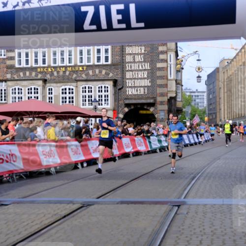 13.09.2026 - 21. swb-Marathon Bremen Tim E. http://msf.ph/oto/10301785 13.09.2026 10:44:01 Ziel 10742, 11019, 11607, 11948, 12250, 12253, 13509 meine-sportfotos.de