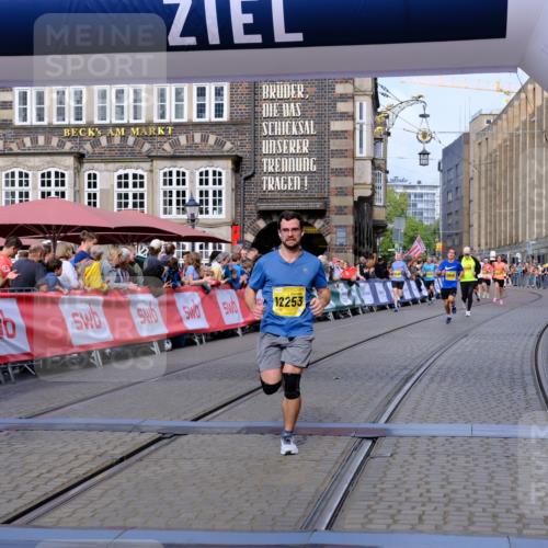 13.09.2026 - 21. swb-Marathon Bremen Tim E. http://msf.ph/oto/10301828 13.09.2026 10:44:03 Ziel 10337, 10742, 11019, 11208, 11948, 12250, 12253, 12436, 13509 meine-sportfotos.de