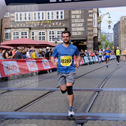13.09.2026 - 21. swb-Marathon Bremen Tim E. http://msf.ph/oto/10301849 13.09.2026 10:44:04 Ziel 10337, 10742, 11019, 11208, 11312, 11614, 11948, 12250, 12253, 12436, 13509 meine-sportfotos.de