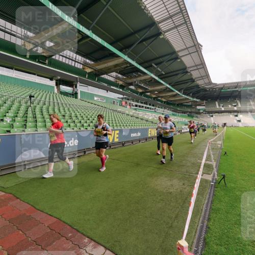 13.09.2026 - 21. swb-Marathon Bremen Michael Burmester http://msf.ph/oto/10301853 13.09.2026 10:49:49 Laufen im Stadion 10407, 10413, 10627, 10667, 10710, 10754, 11031, 11254, 11266, 11541, 11712, 11780, 11851, 11942, 11980, 12440, 12542, 10137, 10161, 10194, 10202, 10242, 10349, 10430, 10472, 10524, 10535, 10600, 10651, 10895, 10933, 10970, 11050, 11181, 11200, 11244, 11296, 11309, 11367, 11457, 11529, 11530, 11546, 11573, 11574, 11579, 11639, 11675, 11709, 11760, 11821, 12089, 12153, 12177, 12178 meine-sportfotos.de