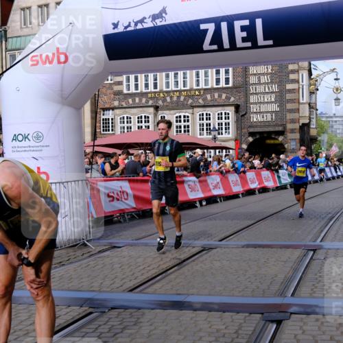 13.09.2026 - 21. swb-Marathon Bremen Tim E. http://msf.ph/oto/10301856 13.09.2026 10:44:05 Ziel 10337, 11019, 11208, 11312, 11614, 11930, 11948, 12250, 12253, 12436, 13509 meine-sportfotos.de