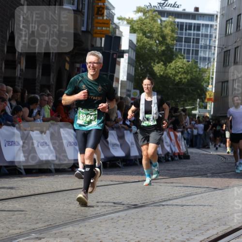 13.09.2026 - 21. swb-Marathon Bremen Strokosch-Dieckow http://msf.ph/oto/10301874 13.09.2026 13:21:59 Ziel 572, 1130, 1254, 2088, 2397, 2570, 2904, 3290, 3435, 3655, 3695, 3930, 3934, 4735, 5542, 6865, 7176, 8184, 8270, 8384, 8730, 9048, 9059, 9421, 13145, 148, 1601, 1645, 3021, 3652, 6621, 7625, 7917, 8452, 8924, 9839 meine-sportfotos.de