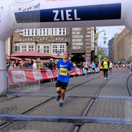 13.09.2026 - 21. swb-Marathon Bremen Tim E. http://msf.ph/oto/10301885 13.09.2026 10:44:06 Ziel 10337, 11019, 11208, 11312, 11447, 11614, 11930, 11948, 12250, 12253, 12436, 12559, 13509 meine-sportfotos.de