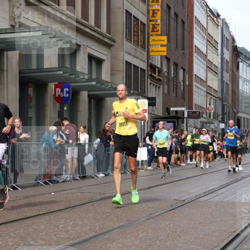 13.09.2026 - 21. swb-Marathon Bremen Strokosch-Dieckow http://msf.ph/oto/10301903 13.09.2026 10:50:07 Ziel 10170, 10233, 10525, 10840, 10923, 11111, 11178, 11220, 11276, 11497, 11499, 11622, 11664, 11680, 11742, 11774, 12045, 12078, 12269, 12447, 13562, 10452, 10508, 10593, 10876, 10966, 11005, 11035, 11128, 11183, 11415, 12240, 12380, 12510 meine-sportfotos.de