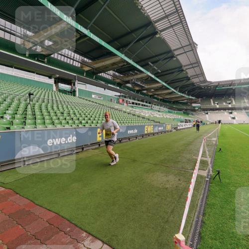 13.09.2026 - 21. swb-Marathon Bremen Michael Burmester http://msf.ph/oto/10301908 13.09.2026 10:50:49 Laufen im Stadion 10533, 10534, 10573, 10627, 10650, 10667, 10710, 10968, 11031, 11195, 11266, 11352, 11496, 11712, 11780, 11807, 12377, 12408, 12440, 12535, 10161, 10264, 10292, 10349, 10535, 10732, 10895, 10925, 10933, 10970, 11104, 11262, 11296, 11423, 11443, 11457, 11529, 11530, 11546, 11573, 11579, 11639, 11663, 11675, 11698, 12083, 12157, 12340, 12444, 12472 meine-sportfotos.de