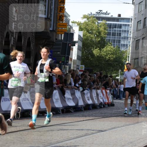 13.09.2026 - 21. swb-Marathon Bremen Strokosch-Dieckow http://msf.ph/oto/10301920 13.09.2026 13:22:00 Ziel 572, 1130, 1254, 2088, 2397, 2570, 3290, 3435, 3655, 3695, 3930, 3934, 4735, 5542, 6865, 7176, 8184, 8270, 8384, 8730, 8947, 9048, 9059, 9421, 10120, 13145, 148, 1601, 1645, 3021, 3652, 6621, 7625, 7917, 8452, 8924, 9839 meine-sportfotos.de
