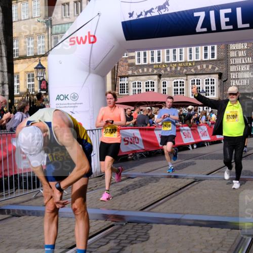 13.09.2026 - 21. swb-Marathon Bremen Tim E. http://msf.ph/oto/10301924 13.09.2026 10:44:10 Ziel 10337, 10342, 11019, 11208, 11312, 11447, 11614, 11930, 11948, 12250, 12253, 12436, 12559 meine-sportfotos.de