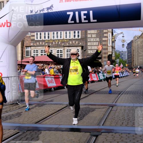 13.09.2026 - 21. swb-Marathon Bremen Tim E. http://msf.ph/oto/10301930 13.09.2026 10:44:11 Ziel 10337, 10342, 11019, 11208, 11312, 11447, 11614, 11930, 11948, 12250, 12253, 12436, 12559, 13538 meine-sportfotos.de