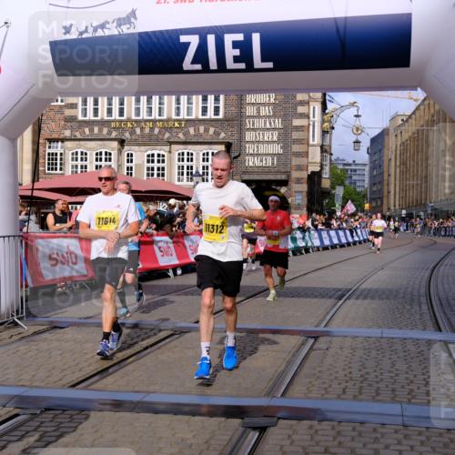 13.09.2026 - 21. swb-Marathon Bremen Tim E. http://msf.ph/oto/10301965 13.09.2026 10:44:13 Ziel 10337, 10342, 11019, 11208, 11312, 11447, 11614, 11930, 11948, 12250, 12253, 12436, 12559, 13538 meine-sportfotos.de