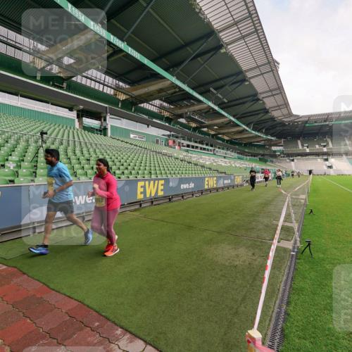 13.09.2026 - 21. swb-Marathon Bremen Michael Burmester http://msf.ph/oto/10301986 13.09.2026 10:52:42 Laufen im Stadion 10317, 10387, 10650, 10967, 10968, 11017, 11025, 11161, 11195, 11341, 11444, 11538, 12377, 12408, 12416, 12546, 10292, 10407, 10413, 10440, 10710, 10732, 10754, 10789, 10925, 11254, 11423, 11541, 11712, 11780, 11851, 11942, 11980, 12083, 12440, 12471, 12472, 12542, 12561 meine-sportfotos.de
