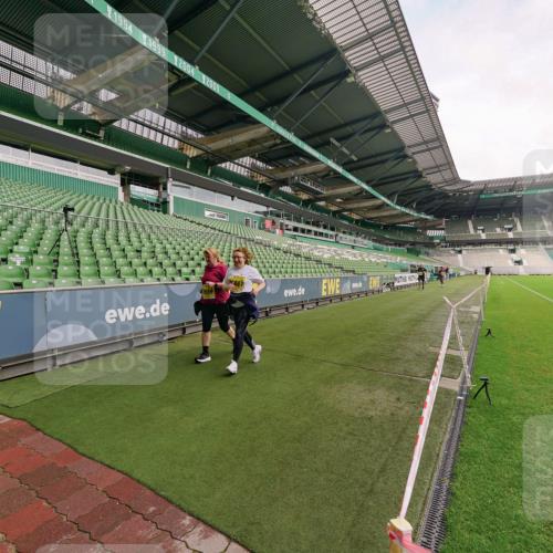 13.09.2026 - 21. swb-Marathon Bremen Michael Burmester http://msf.ph/oto/10301994 13.09.2026 10:52:51 Laufen im Stadion 10317, 10387, 10650, 10967, 10968, 11017, 11025, 11161, 11195, 11341, 11444, 11538, 12377, 12408, 12416, 12546, 10407, 10413, 10667, 10710, 10754, 11031, 11254, 11541, 11712, 11780, 11851, 11942, 11980, 12440, 12471, 12542, 12561 meine-sportfotos.de