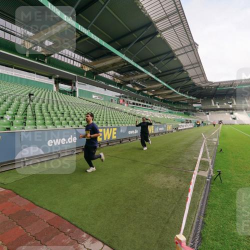 13.09.2026 - 21. swb-Marathon Bremen Michael Burmester http://msf.ph/oto/10302018 13.09.2026 10:53:52 Laufen im Stadion 10317, 12163, 12416, 10533, 10534, 10573, 10627, 10667, 10710, 11031, 11266, 11352, 11496, 11712, 11780, 11807, 12440, 12535 meine-sportfotos.de