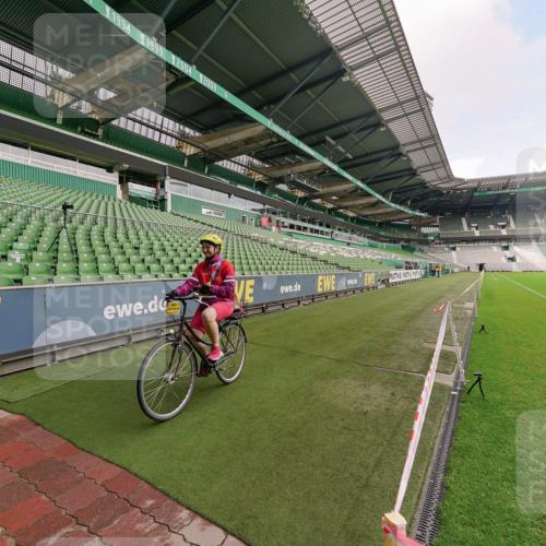 13.09.2026 - 21. swb-Marathon Bremen Michael Burmester http://msf.ph/oto/10302063 13.09.2026 11:06:09 Laufen im Stadion 11523, 11580, 12562 meine-sportfotos.de