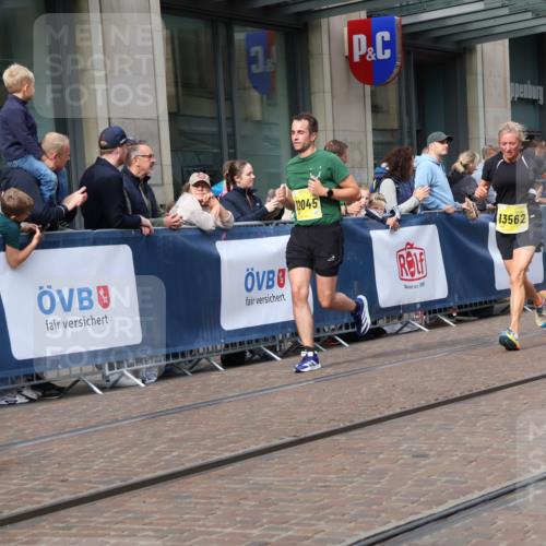13.09.2026 - 21. swb-Marathon Bremen Strokosch-Dieckow http://msf.ph/oto/10302067 13.09.2026 10:50:16 Ziel 10233, 10267, 10525, 10764, 10840, 10923, 11220, 11276, 11622, 11664, 11680, 11742, 11753, 11774, 12045, 12052, 12078, 12309, 12447, 12488, 13544, 13562, 10170, 10452, 10593, 10876, 11111, 11128, 11178, 11415, 11497, 11499, 12240, 12269, 12510 meine-sportfotos.de