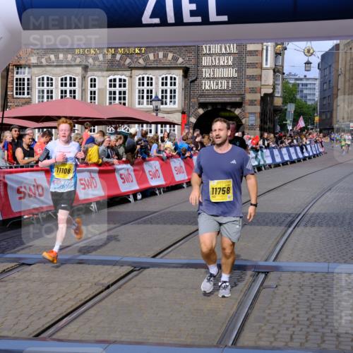 13.09.2026 - 21. swb-Marathon Bremen Tim E. http://msf.ph/oto/10302074 13.09.2026 10:44:26 Ziel 10342, 11108, 11447, 11644, 11758, 12559, 13538 meine-sportfotos.de