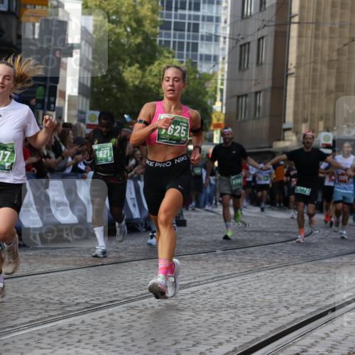 13.09.2026 - 21. swb-Marathon Bremen Strokosch-Dieckow http://msf.ph/oto/10302087 13.09.2026 13:22:09 Ziel 141, 572, 1209, 1254, 2051, 2088, 2397, 3290, 3338, 3695, 3774, 3934, 4581, 4735, 5193, 6865, 6976, 7098, 8438, 8947, 9059, 9421, 10120, 1601, 2499, 4204, 4211, 6621, 7625, 7917, 8447, 8574, 9668 meine-sportfotos.de