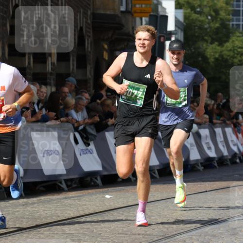 13.09.2026 - 21. swb-Marathon Bremen Strokosch-Dieckow http://msf.ph/oto/10302108 13.09.2026 12:52:56 Ziel 525, 553, 7768, 8729, 2585, 7650, 8077, 9522 meine-sportfotos.de