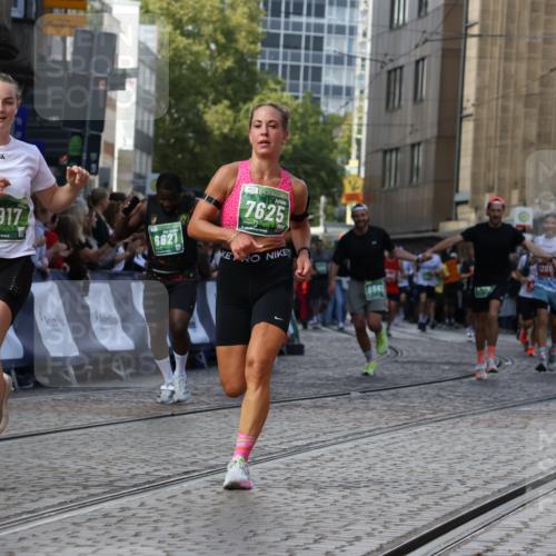 13.09.2026 - 21. swb-Marathon Bremen Strokosch-Dieckow http://msf.ph/oto/10302112 13.09.2026 13:22:09 Ziel 141, 572, 1209, 1254, 2051, 2088, 2397, 3290, 3338, 3695, 3774, 3934, 4581, 4735, 5193, 6865, 6976, 7098, 8438, 8947, 9059, 9421, 10120, 1601, 2499, 4204, 4211, 6621, 7625, 7917, 8447, 8574, 9668 meine-sportfotos.de