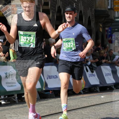 13.09.2026 - 21. swb-Marathon Bremen Strokosch-Dieckow http://msf.ph/oto/10302127 13.09.2026 12:52:57 Ziel 525, 553, 7768, 8729, 2585, 7650 meine-sportfotos.de