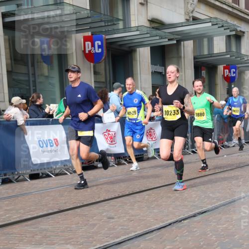 13.09.2026 - 21. swb-Marathon Bremen Strokosch-Dieckow http://msf.ph/oto/10302158 13.09.2026 10:50:21 Ziel 10233, 10267, 10525, 10764, 10840, 11076, 11220, 11276, 11622, 11664, 11742, 11753, 11774, 11961, 12052, 12070, 12078, 12309, 12447, 12488, 12560, 13544, 10170, 10233, 10876, 10923, 11111, 11128, 11178, 11415, 11497, 11499, 11622, 11680, 12045, 12240, 12269, 12510, 13562 meine-sportfotos.de