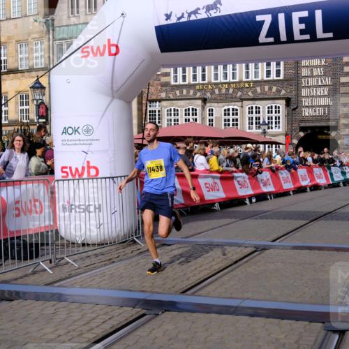 13.09.2026 - 21. swb-Marathon Bremen Tim E. http://msf.ph/oto/10302159 13.09.2026 10:44:45 Ziel 10454, 10806, 10956, 11148, 11438 meine-sportfotos.de