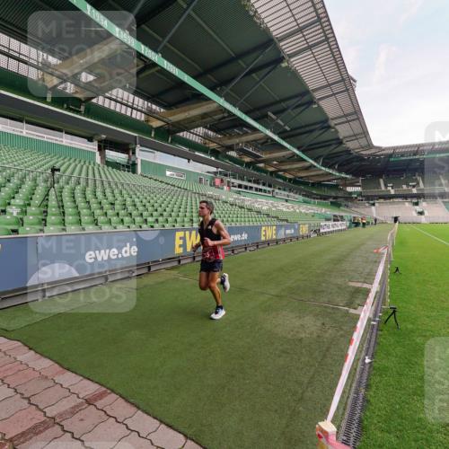 13.09.2026 - 21. swb-Marathon Bremen Michael Burmester http://msf.ph/oto/10302169 13.09.2026 11:54:31 Laufen im Stadion 133 meine-sportfotos.de