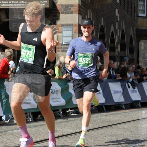 13.09.2026 - 21. swb-Marathon Bremen Strokosch-Dieckow http://msf.ph/oto/10302174 13.09.2026 12:52:57 Ziel 525, 553, 7768, 8729, 2585, 7650 meine-sportfotos.de