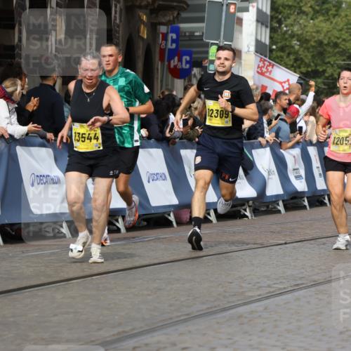 13.09.2026 - 21. swb-Marathon Bremen Strokosch-Dieckow http://msf.ph/oto/10302175 13.09.2026 10:50:47 Ziel 10170, 10233, 10525, 10840, 10923, 11178, 11220, 11276, 11497, 11499, 11622, 11664, 11680, 11742, 11774, 12045, 12078, 12269, 12447, 13562, 10200, 10537, 11076, 11087, 11170, 11625, 11626, 12004, 12179, 12303, 12351, 12407, 12560 meine-sportfotos.de