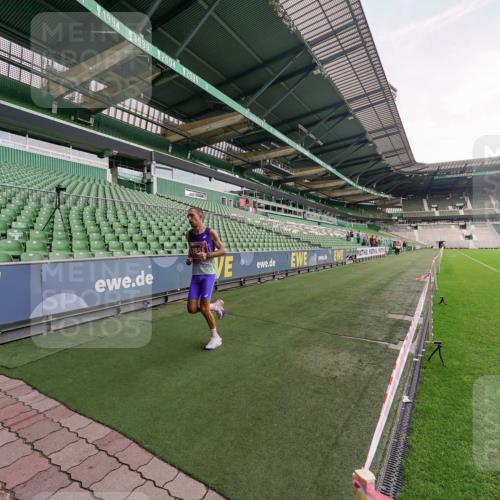 13.09.2026 - 21. swb-Marathon Bremen Michael Burmester http://msf.ph/oto/10302186 13.09.2026 12:01:02 Laufen im Stadion 1956 meine-sportfotos.de
