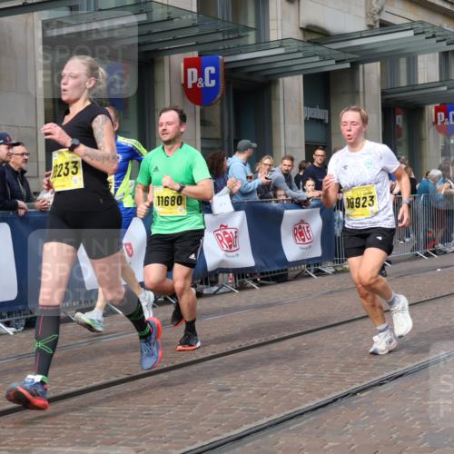 13.09.2026 - 21. swb-Marathon Bremen Strokosch-Dieckow http://msf.ph/oto/10302187 13.09.2026 10:50:22 Ziel 10267, 10525, 10764, 10840, 11076, 11170, 11220, 11276, 11664, 11742, 11753, 11774, 11961, 12052, 12070, 12078, 12179, 12309, 12447, 12488, 12560, 13544, 10170, 10233, 10876, 10923, 11111, 11128, 11178, 11415, 11497, 11499, 11622, 11680, 12045, 12240, 12269, 12510, 13562 meine-sportfotos.de