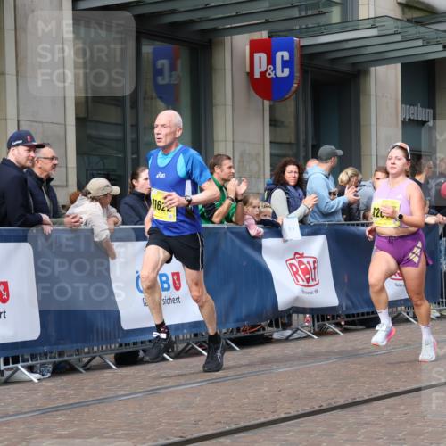 13.09.2026 - 21. swb-Marathon Bremen Strokosch-Dieckow http://msf.ph/oto/10302239 13.09.2026 10:50:23 Ziel 10267, 10525, 10764, 10840, 11076, 11170, 11220, 11276, 11664, 11742, 11753, 11774, 11961, 12052, 12070, 12078, 12179, 12309, 12447, 12488, 12560, 13544, 10170, 10233, 10525, 10840, 10876, 10923, 11111, 11128, 11178, 11497, 11499, 11622, 11680, 12045, 12078, 12240, 12269, 12447, 13562 meine-sportfotos.de