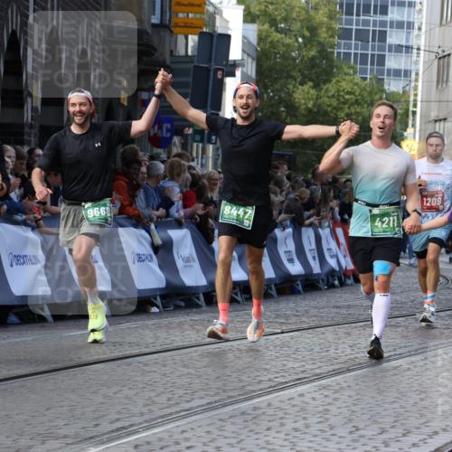 13.09.2026 - 21. swb-Marathon Bremen Strokosch-Dieckow http://msf.ph/oto/10302257 13.09.2026 13:22:14 Ziel 141, 148, 572, 1209, 2051, 3290, 3338, 3774, 3934, 4581, 4735, 5193, 6976, 7098, 8438, 8452, 8924, 8947, 9421, 9599, 10120, 1933, 2499, 3855, 4204, 4211, 8447, 8574, 9668 meine-sportfotos.de