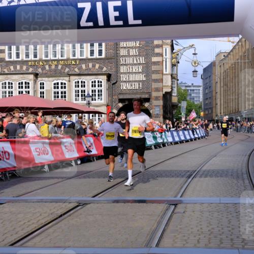 13.09.2026 - 21. swb-Marathon Bremen Tim E. http://msf.ph/oto/10302268 13.09.2026 10:44:53 Ziel 10454, 10806, 10861, 11438, 11615, 11704, 12473 meine-sportfotos.de