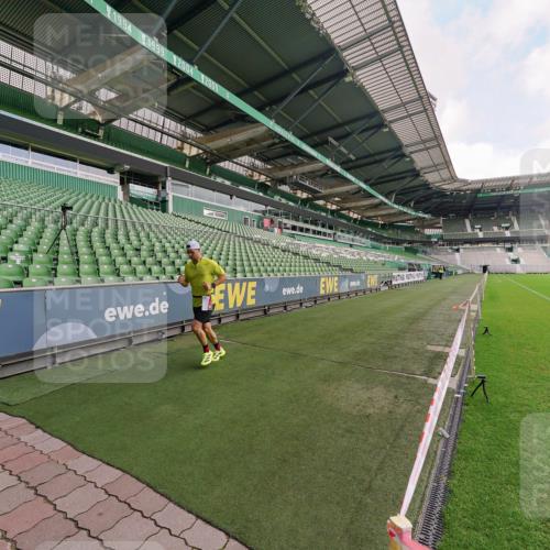 13.09.2026 - 21. swb-Marathon Bremen Michael Burmester http://msf.ph/oto/10302272 13.09.2026 12:14:14 Laufen im Stadion 245, 540, 822, 1149, 614, 1046, 1651, 1671, 2054 meine-sportfotos.de