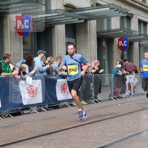 13.09.2026 - 21. swb-Marathon Bremen Strokosch-Dieckow http://msf.ph/oto/10302291 13.09.2026 10:50:28 Ziel 10267, 10537, 10764, 11076, 11087, 11170, 11220, 11276, 11664, 11753, 11774, 11961, 12004, 12052, 12070, 12179, 12309, 12351, 12488, 12560, 13544, 10170, 10233, 10525, 10840, 10923, 11111, 11128, 11178, 11276, 11497, 11499, 11622, 11680, 11742, 12045, 12078, 12240, 12269, 12447, 13562 meine-sportfotos.de