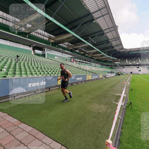 13.09.2026 - 21. swb-Marathon Bremen Michael Burmester http://msf.ph/oto/10302293 13.09.2026 12:15:33 Laufen im Stadion 245, 822, 1028, 1670, 1766, 1997, 317, 443, 614, 796, 1651 meine-sportfotos.de