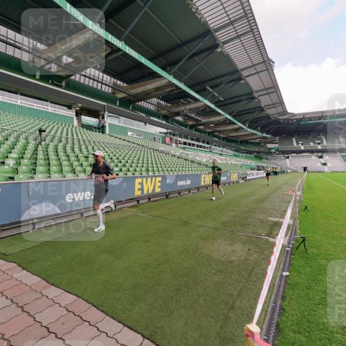 13.09.2026 - 21. swb-Marathon Bremen Michael Burmester http://msf.ph/oto/10302298 13.09.2026 12:16:31 Laufen im Stadion 1028, 1190, 1192, 1263, 1670, 1766, 1997, 317, 443, 796, 1149 meine-sportfotos.de