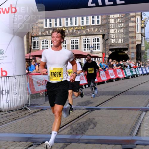 13.09.2026 - 21. swb-Marathon Bremen Tim E. http://msf.ph/oto/10302302 13.09.2026 10:44:54 Ziel 10454, 10806, 10861, 11438, 11615, 11704, 12473 meine-sportfotos.de