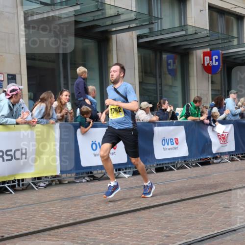 13.09.2026 - 21. swb-Marathon Bremen Strokosch-Dieckow http://msf.ph/oto/10302319 13.09.2026 10:50:29 Ziel 10200, 10267, 10537, 10764, 11076, 11087, 11170, 11220, 11664, 11753, 11774, 11961, 12004, 12052, 12070, 12179, 12309, 12351, 12488, 12560, 13544, 10170, 10233, 10525, 10840, 10923, 11111, 11128, 11178, 11276, 11497, 11499, 11622, 11664, 11680, 11742, 12045, 12078, 12269, 12447, 13562 meine-sportfotos.de
