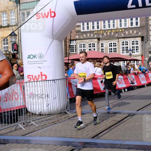 13.09.2026 - 21. swb-Marathon Bremen Tim E. http://msf.ph/oto/10302322 13.09.2026 10:44:54 Ziel 10454, 10806, 10861, 11438, 11615, 11704, 12473 meine-sportfotos.de
