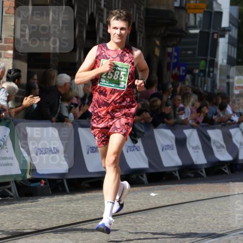 13.09.2026 - 21. swb-Marathon Bremen Strokosch-Dieckow http://msf.ph/oto/10302346 13.09.2026 12:53:10 Ziel 417, 553, 2100, 7244, 8077, 8729, 9522, 2585, 2670, 8081 meine-sportfotos.de