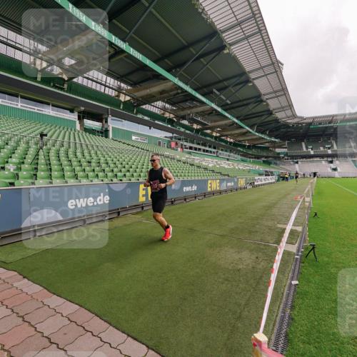 13.09.2026 - 21. swb-Marathon Bremen Michael Burmester http://msf.ph/oto/10302353 13.09.2026 12:23:27 Laufen im Stadion 129, 149, 236, 289, 798, 1483, 1490, 1567, 634 meine-sportfotos.de