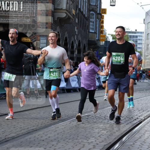 13.09.2026 - 21. swb-Marathon Bremen Strokosch-Dieckow http://msf.ph/oto/10302357 13.09.2026 13:22:17 Ziel 141, 148, 1209, 2051, 3338, 3652, 3774, 3934, 4581, 4735, 5193, 6976, 7098, 8438, 8452, 8924, 8947, 9421, 9599, 9839, 10120, 1933, 2481, 3855, 4204, 4211, 4697, 6891, 8447, 9668 meine-sportfotos.de