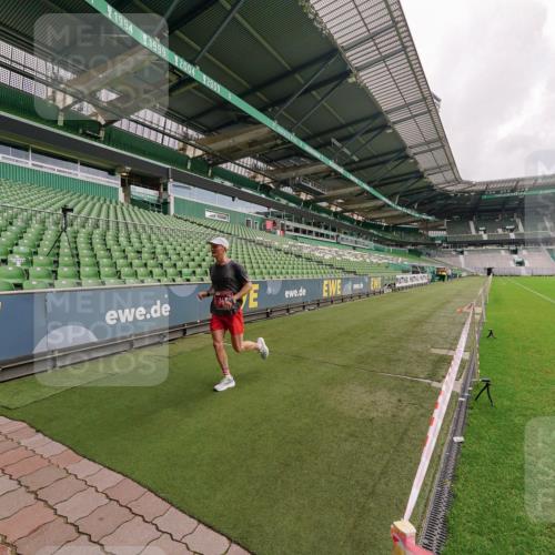13.09.2026 - 21. swb-Marathon Bremen Michael Burmester http://msf.ph/oto/10302367 13.09.2026 12:23:55 Laufen im Stadion 129, 149, 236, 289, 798, 1483, 1490, 1567, 634, 1957 meine-sportfotos.de
